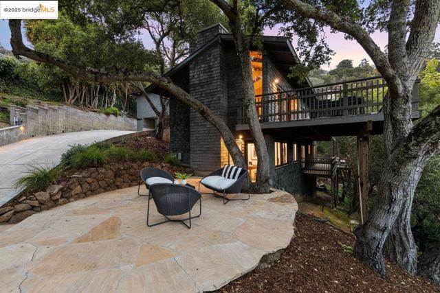 99 Lexford Rd, Piedmont CA: https://media.crmls.org/mediaz/c291cb40-69e2-4594-9750-0e36e7f9fa16.jpg