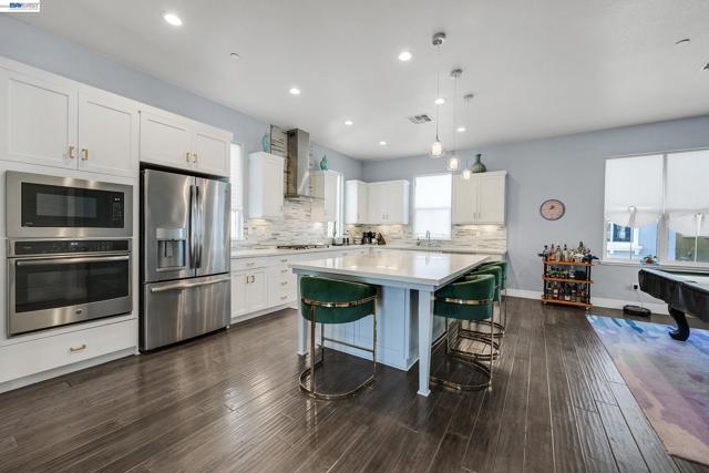 Image 9 of 41 For 7228 Carneros Ln