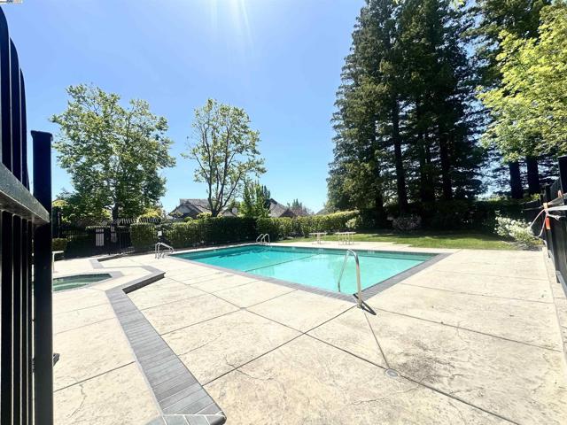 158 Golden Ridge Rd, Alamo CA: https://media.crmls.org/mediaz/c2930b69-c184-4dc2-8741-d5360d98bd69.jpg