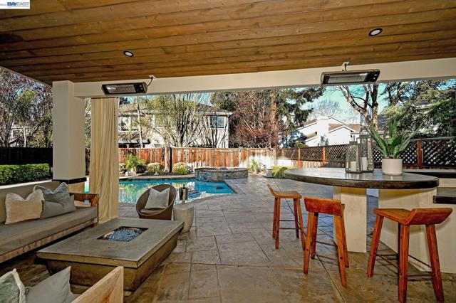 9 Cross Bridge Pl, Danville CA: https://media.crmls.org/mediaz/c2930c26-d07a-46cc-96ca-003ebf1f1767.jpg