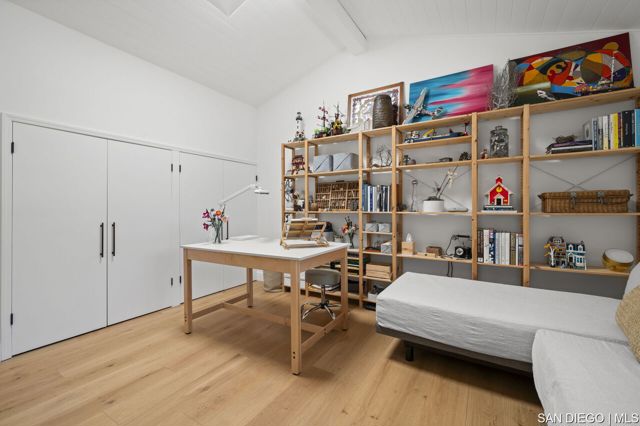 5931 Citadel CIR, La Jolla CA: https://media.crmls.org/mediaz/c2933677-bb1b-45c8-88ec-2d1b9b7dc9ef.jpg