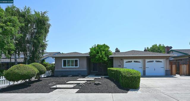 530 Hazel Street, Livermore CA: https://media.crmls.org/mediaz/c293b214-aaf8-4841-a22f-70f3863c36c5.jpg
