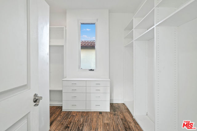 5309 Louise Avenue, Encino CA: https://media.crmls.org/mediaz/c293dee4-30a9-47c8-8010-57b77dfc387e.jpg