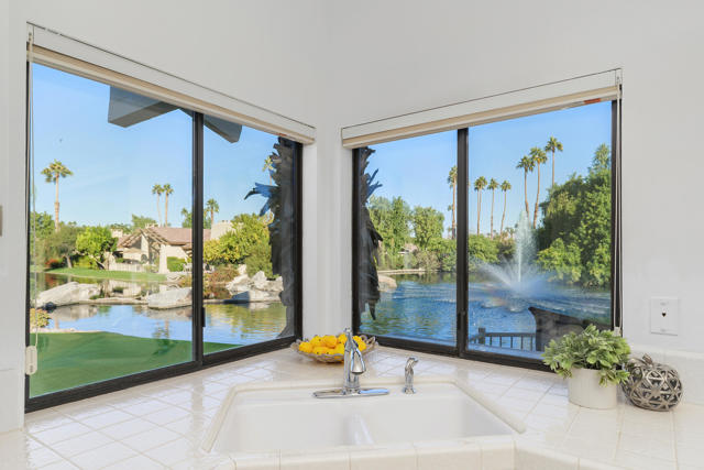 220 Green Mountain Drive, Palm Desert CA: https://media.crmls.org/mediaz/c293fca8-154a-4448-bf0a-6c001e28e163.jpg