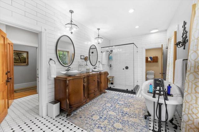 223 N Oregon Street, Yreka CA: https://media.crmls.org/mediaz/c2941623-1268-4ce2-b571-988a74a984db.jpg