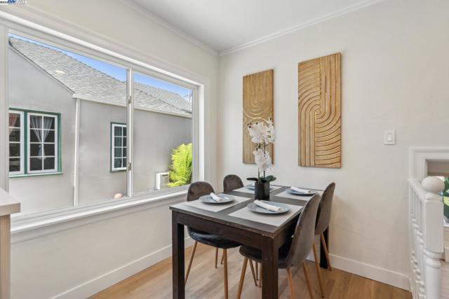 1827 Moreland Dr, Alameda CA: https://media.crmls.org/mediaz/c2942d4f-9390-42f1-8105-022ef83bf373.jpg