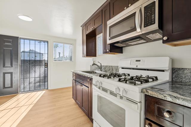 4130 1/2 Cherokee Avenue, San Diego CA: https://media.crmls.org/mediaz/c29435b5-9126-4933-8278-4fad9afebb98.jpg
