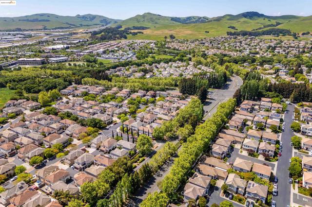 569 Primitivo Ct, Fairfield CA: https://media.crmls.org/mediaz/c294475a-e9df-48ad-a389-9a149687a192.jpg