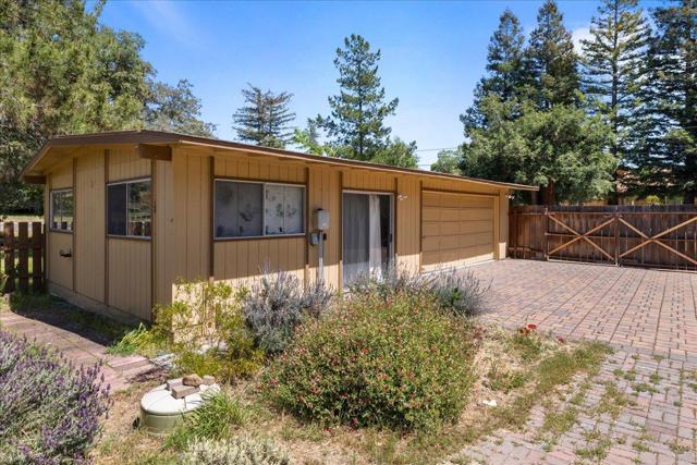 26388 Ginny Lane, Los Altos Hills CA: https://media.crmls.org/mediaz/c29459c8-58fc-49e3-866b-7da4320ac367.jpg