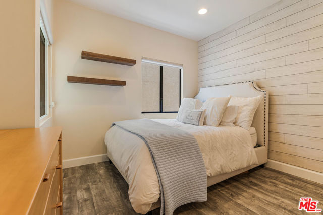Drew Fenton | 520 S Barrington Avenue Los Angeles CA | MLS: 7436055