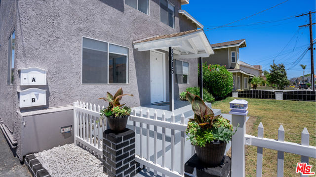 2015 Curtis Avenue, Redondo Beach, California 90278, ,Residential Income,Sold,Curtis,23274995