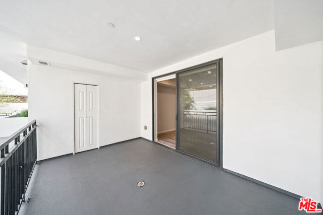 1226 S Bedford Street, Los Angeles CA: https://media.crmls.org/mediaz/c2956223-0ba0-4707-9dfc-e1fc2cf38603.jpg