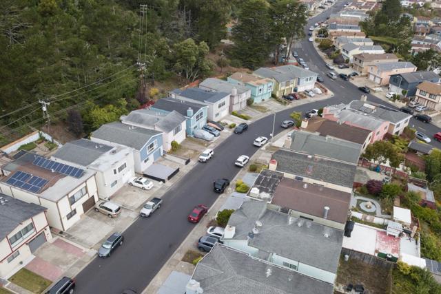16 Canterbury Avenue, Daly City CA: https://media.crmls.org/mediaz/c2957e7c-747f-4d3c-a9b7-c15431ac2fc2.jpg