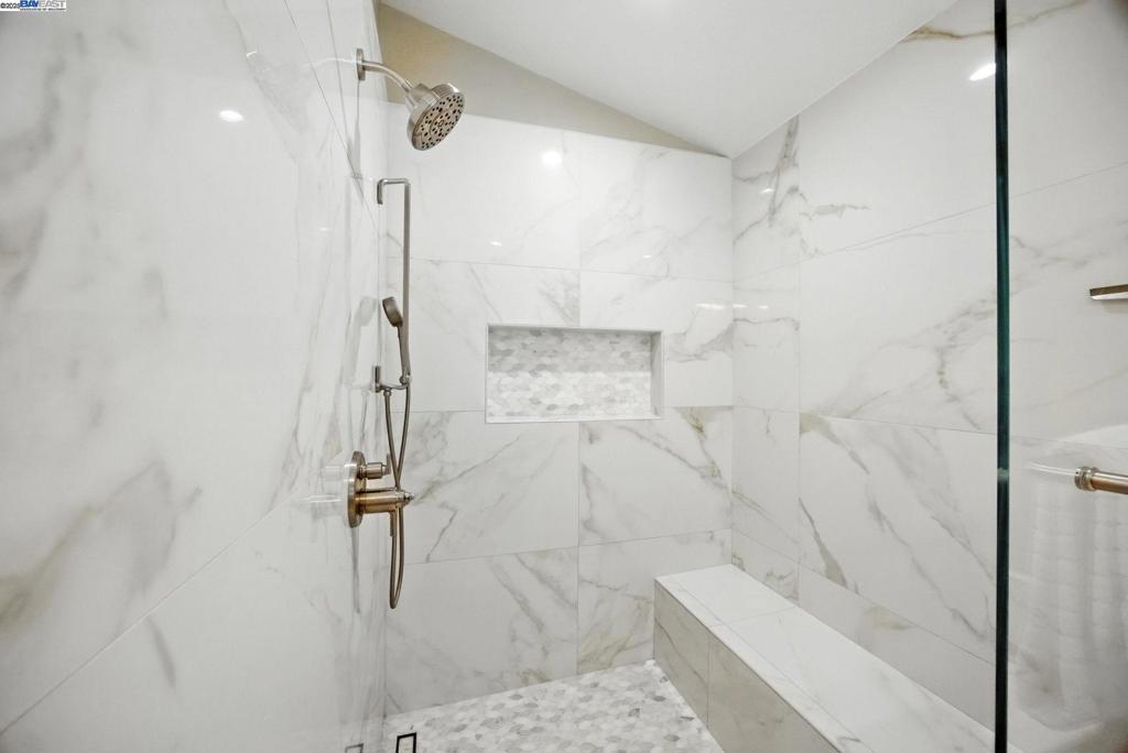 https://media.crmls.org/mediaz/c295c523-d843-4f4b-bbf6-94a54c6da348.jpg?preset=X-Large