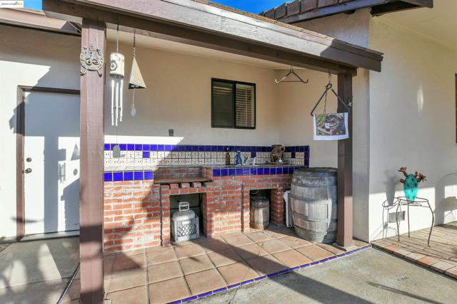 3215 Ohara Ave, Brentwood CA: https://media.crmls.org/mediaz/c2966931-492b-407d-9aab-ae2c5358a55c.jpg