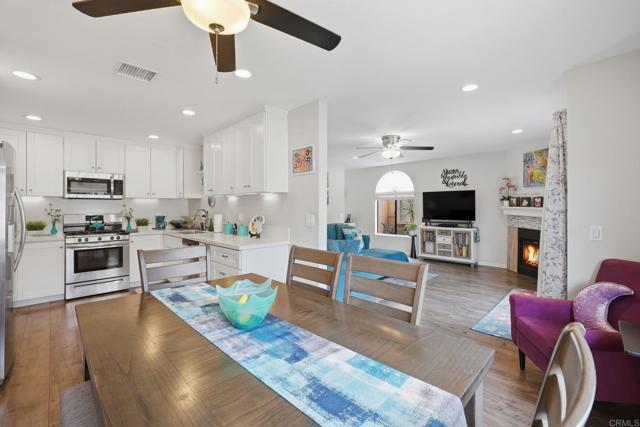 Detail Gallery Image 5 of 43 For 10794 Jeanne #UNIT F,  Santee,  CA 92071 - 2 Beds | 2/1 Baths