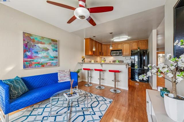1030 Melrose Ave, Alameda CA: https://media.crmls.org/mediaz/c296eef9-d62a-44da-aac4-7595b9038241.jpg