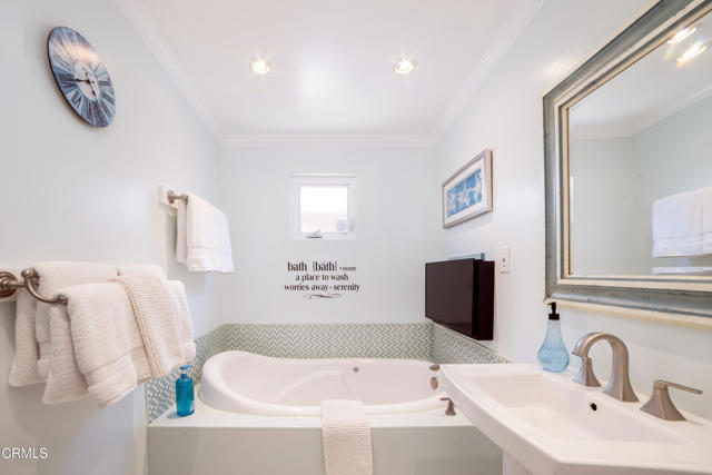 Detail Gallery Image 28 of 37 For 214 Pearl St, Redondo Beach,  CA 90277 - 2 Beds | 2 Baths