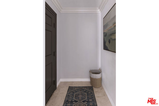 4211 Arch Drive, Studio City CA: https://media.crmls.org/mediaz/c2989c58-7f0d-46fc-a8b2-afd0c997e20d.jpg