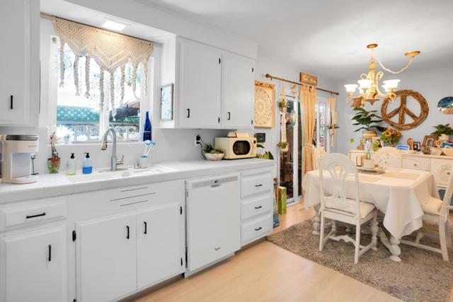 17541756 Plaza Court, Mountain View CA: https://media.crmls.org/mediaz/c298cf36-2e4f-4bec-a230-8c3d8623b11f.jpg