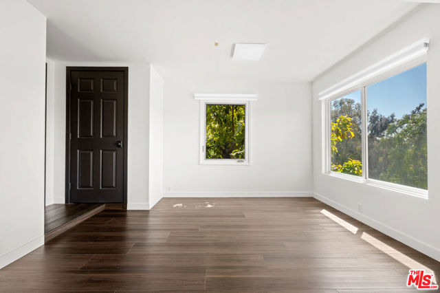 1915 Apex Avenue, Los Angeles CA: https://media.crmls.org/mediaz/c29907fe-77ad-4a07-8732-ddcd9a11d79d.jpg