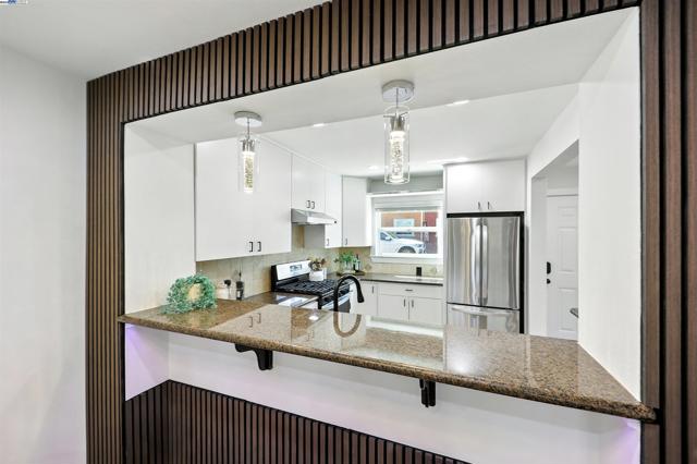 865 Carlisle Way, Sunnyvale CA: https://media.crmls.org/mediaz/c299af06-0a9a-4ae7-9f94-f1de3274c68c.jpg