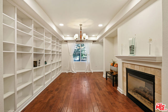 12975 Agustin Place, Playa Vista CA: https://media.crmls.org/mediaz/c299b9cd-9377-4056-aba2-ccb180227583.jpg