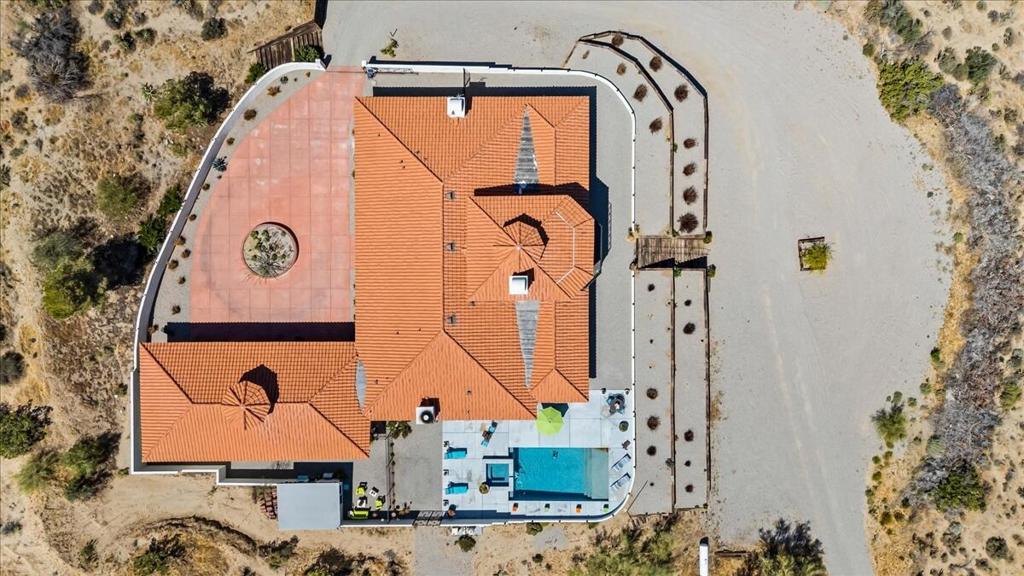 https://media.crmls.org/mediaz/c29b23b2-3b1b-4471-8cb4-5ebf65361a37.jpg?preset=X-Large