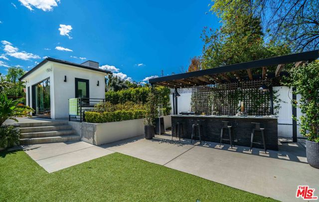 18938 Wells Drive, Tarzana CA: https://media.crmls.org/mediaz/c29b3c74-eab3-4490-a27f-7394fb0a63e0.jpg