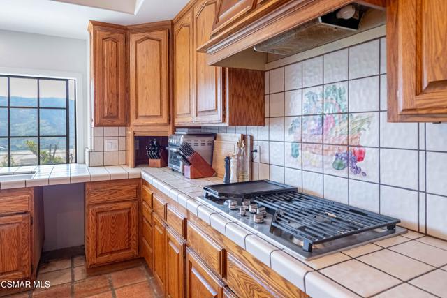 11300 Highridge Court, Camarillo CA: https://media.crmls.org/mediaz/c29baf9b-9187-40b8-8a71-4d041f5f62df.jpg