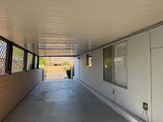14 International Boulevard, Rancho Mirage CA: https://media.crmls.org/mediaz/c29c90e4-26ee-4aa3-8d78-ebf949bac7d3.jpg