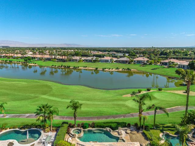 51686 Via Sorrento, La Quinta CA: https://media.crmls.org/mediaz/c29ca6c1-cc81-410c-828a-ab92f999a09f.jpg