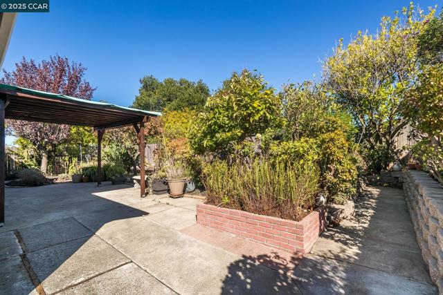 1769 Redwood Rd, Hercules CA: https://media.crmls.org/mediaz/c29d9873-e9dc-43b5-a251-64113b5f450e.jpg