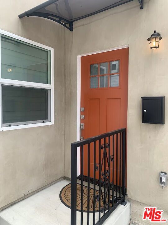 2811 W 46th, Los Angeles CA: https://media.crmls.org/mediaz/c29dc1a8-48a4-44d8-a895-4fc7cbb86a90.jpg
