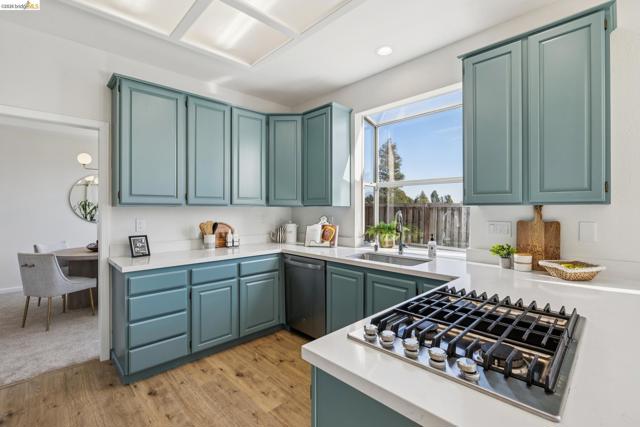 2004 Fries Ct, Martinez CA: https://media.crmls.org/mediaz/c29dc2b2-e61d-4e48-8f24-0b71e50f2e3f.jpg