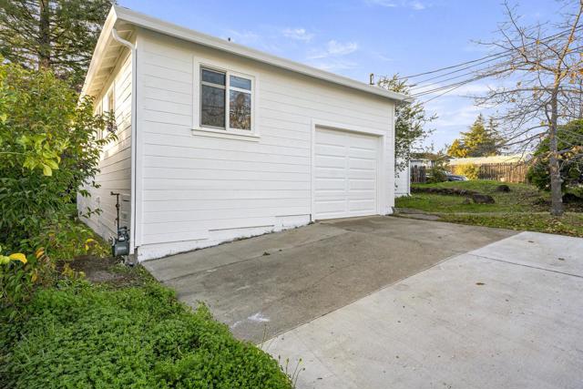 80 Hilltop Drive, San Carlos CA: https://media.crmls.org/mediaz/c29e3826-90bc-4317-b892-b03ce03668c8.jpg