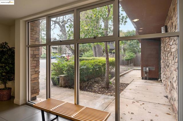 1310 Creekside Dr, Walnut Creek CA: https://media.crmls.org/mediaz/c29e9a6d-89b9-426e-a289-48ac77092335.jpg