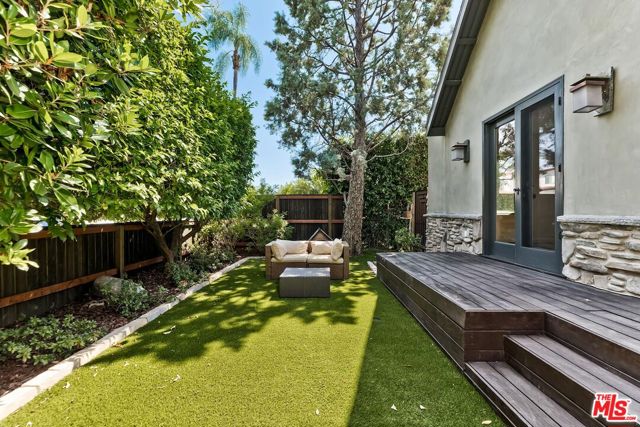 Private Front yard