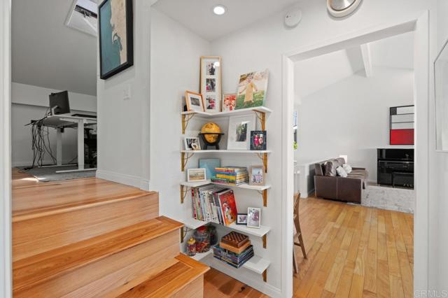 2163 Caminito San Martin, La Jolla CA: https://media.crmls.org/mediaz/c29edaaa-9f69-48ef-98ed-b08205ceb5bf.jpg