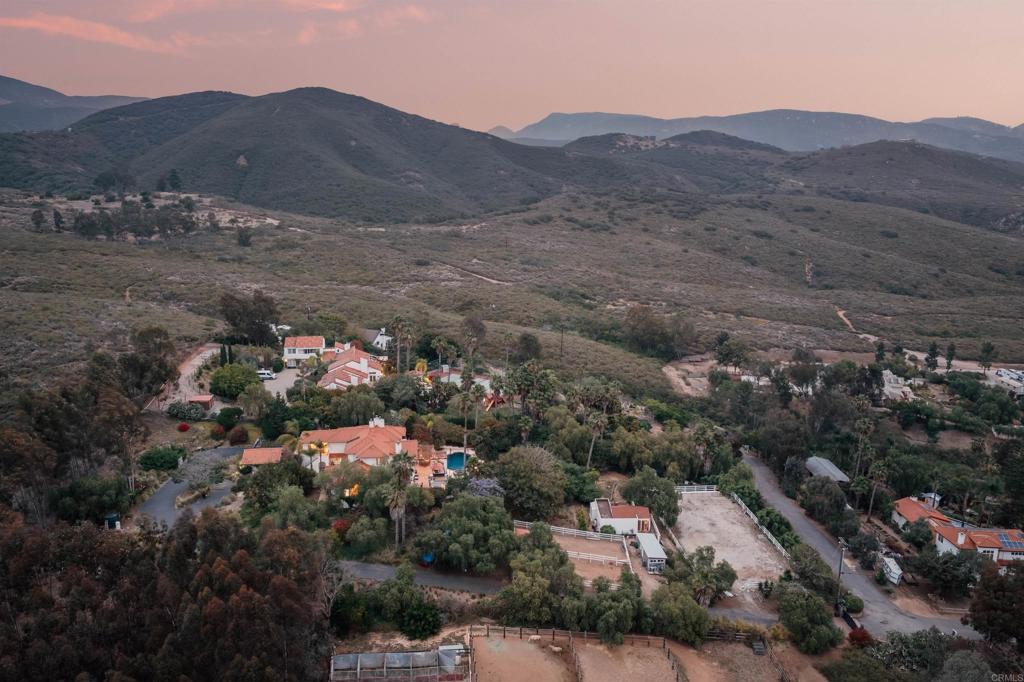 https://media.crmls.org/mediaz/c29efc67-585e-4c6e-aae9-531ec313efb1.jpg?preset=X-Large