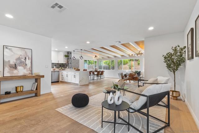 6750 Cowles Mountain Blvd, San Diego CA: https://media.crmls.org/mediaz/c29f65a0-9013-497e-b96e-6682a03c40d1.jpg