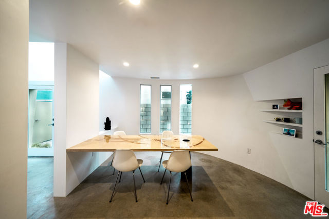211 Entrada Drive, Santa Monica CA: https://media.crmls.org/mediaz/c29f7833-7089-4e39-a642-1454dca93180.jpg