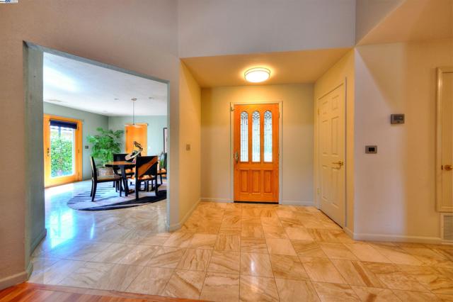 6291 Calle Fuego, Pleasanton CA: https://media.crmls.org/mediaz/c2a09d26-9279-490c-9913-df9841181774.jpg