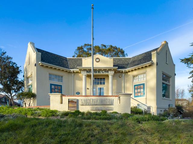1148 E Cliff Drive, Santa Cruz CA: https://media.crmls.org/mediaz/c2a242aa-006b-4e26-9ea5-390da8ea5e2f.jpg