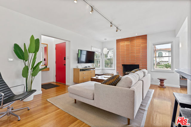 514 California Street, El Segundo CA: https://media.crmls.org/mediaz/c2a27349-59eb-4b4c-a5df-6746535ea4df.jpg