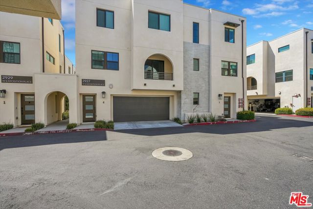 2927 Exposition Place, Los Angeles CA: https://media.crmls.org/mediaz/c2a27bba-cb9e-4a2a-ae27-d3744b3a9a01.jpg