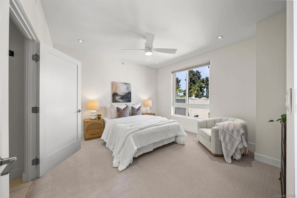 https://media.crmls.org/mediaz/c2a280ac-ff52-475a-812a-490f5809c3b9.jpg?preset=X-Large