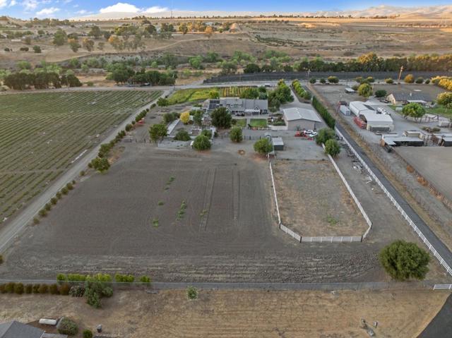 6840 Southside Road, Hollister CA: https://media.crmls.org/mediaz/c2a2de9e-d6e4-4a45-8187-46ec3d95599c.jpg