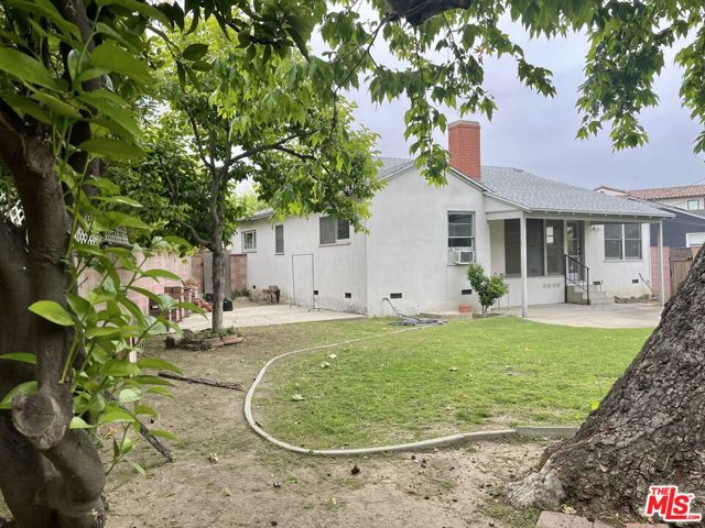 11616 Francis Place, Los Angeles CA: https://media.crmls.org/mediaz/c2a2e29b-69a3-488f-928c-8162385a398a.jpg