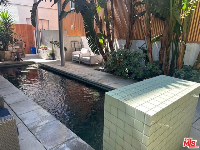 2452 Penmar Avenue, Venice CA: https://media.crmls.org/mediaz/c2a2ff09-b2dd-465b-b030-b4e4deece1d9.jpg
